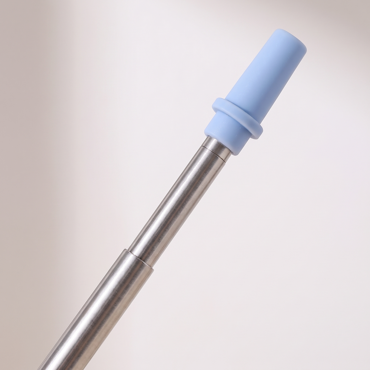 Close-up of the blue mouthpiece tip on the telescopic stainless steel straw