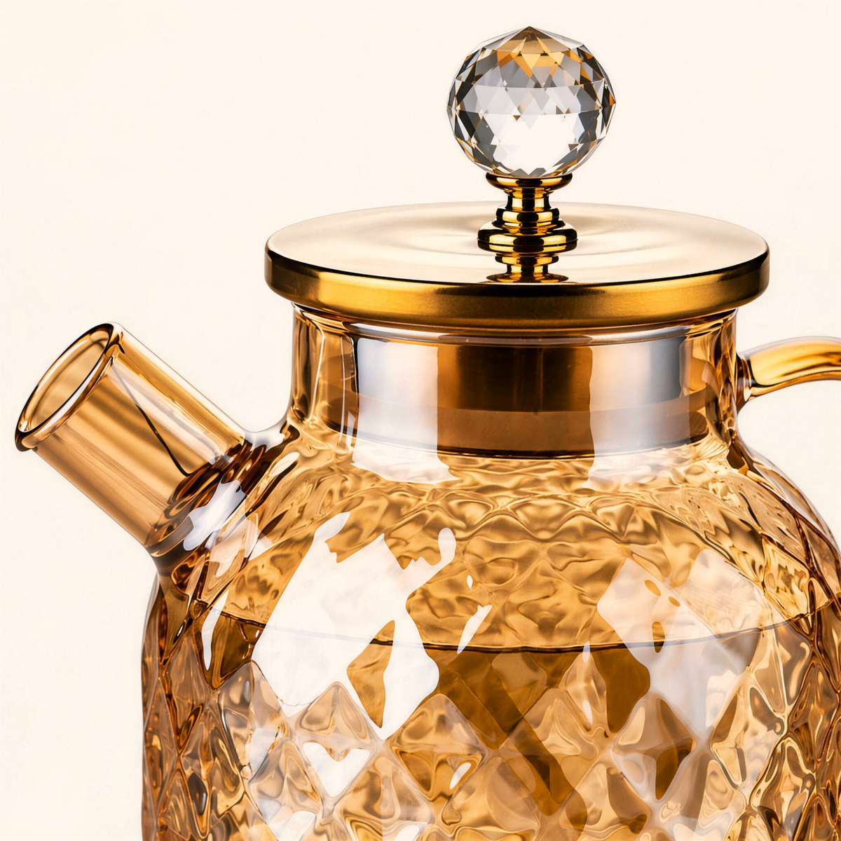 Close-up of the crystal-look knob, gold-tone lid and faceted amber glass